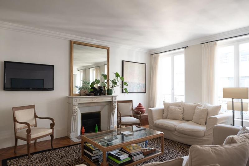 Spacious peaceful and bright apartment — отель с удобствами в Париже