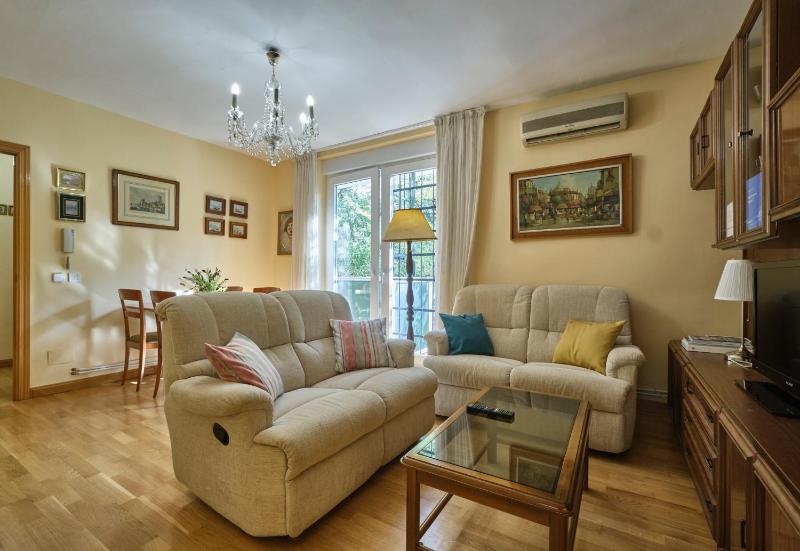 Apartamento Carlos-1 — отель с удобным расположением в Мадриде