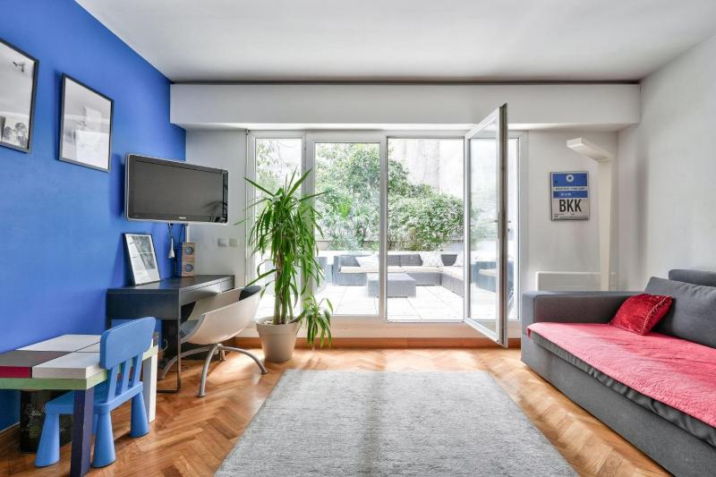 Family apartment with garden — забронировать отель в Париже
