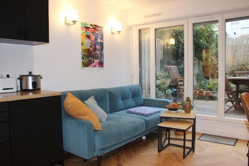 New cocoon with garden near Buttes-Chaumont — комфортный отель в Париже