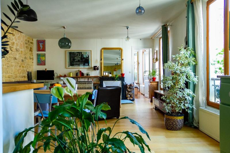 Spacious and quiet Apartment In The Heart Of Paris — забронировать отель в Париже
