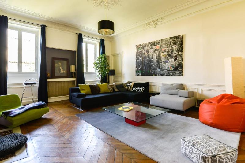 Amazing Apartment Close To Canal Saint Martin — отзывы гостей и цены