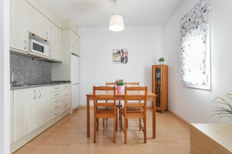 ApartEasy - Lightly, central and quiet apartment — отель в Барселоне, Испания
