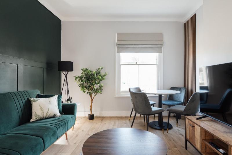 Stunning & Stylish 2 Bed Flat in West London — отель в Лондоне, Соединенное Королевство