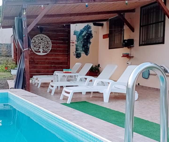 Casa Vacanze JANAS a Ruinas - Esclusiva villa con piscina