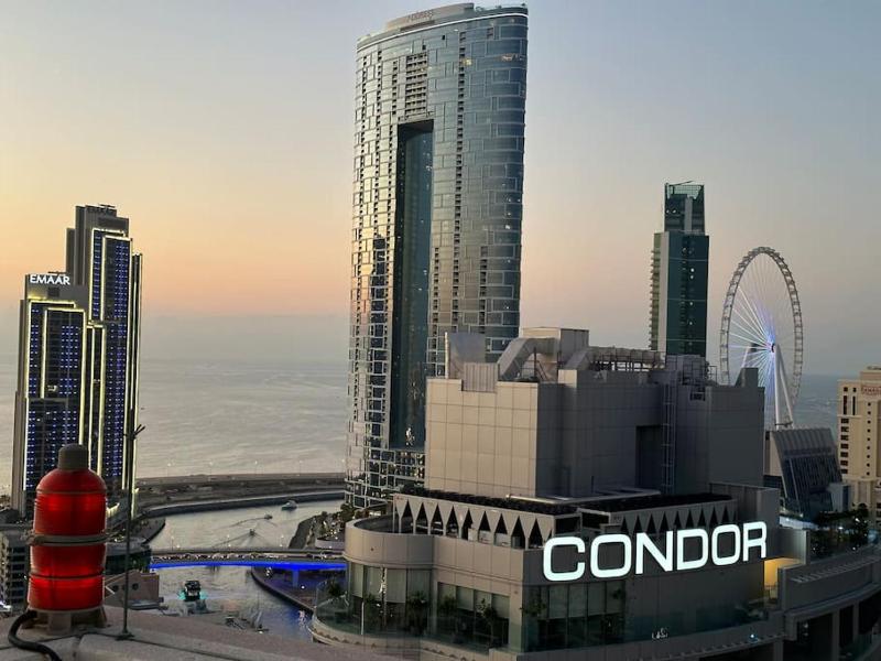 Luxe 1 Bedroom Apartment Near DMCC Metro & JBR Beach — комфортный отель в Дубае