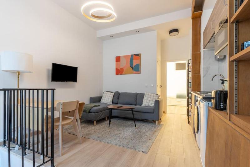 Charming two bedroom Wagram 17th — отель с удобствами в Париже