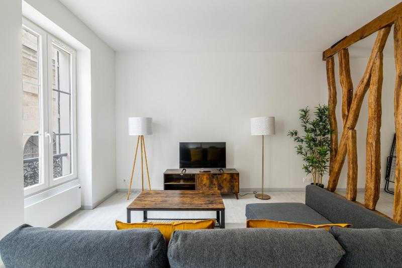 Luxurious 2 Bedroom Avenue des Champs-Elysees Saint-Philippe du Roule Free Netflix — отзывы гостей и цены