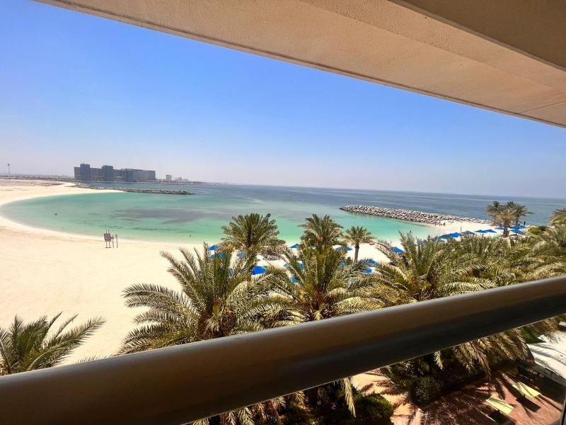 Stunning 2 Bedroom 2 Storey Beach View — забронировать отель в Рас аль-Хайме