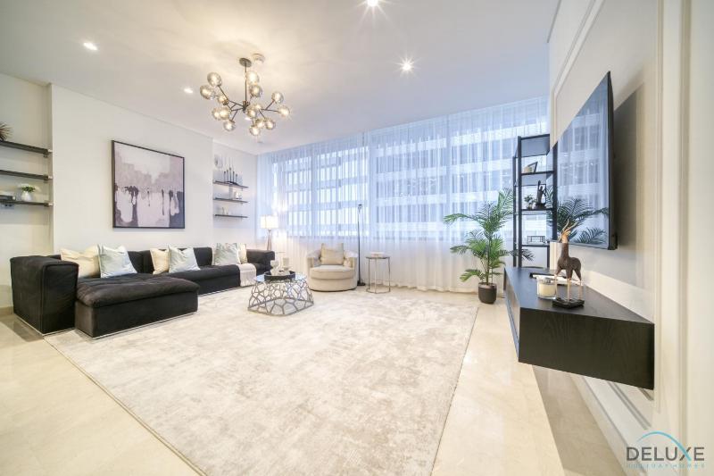 Limited Time Offer Stylish 1BR near to Metro by Deluxe Holiday Homes — отель с удобным расположением в Дубае