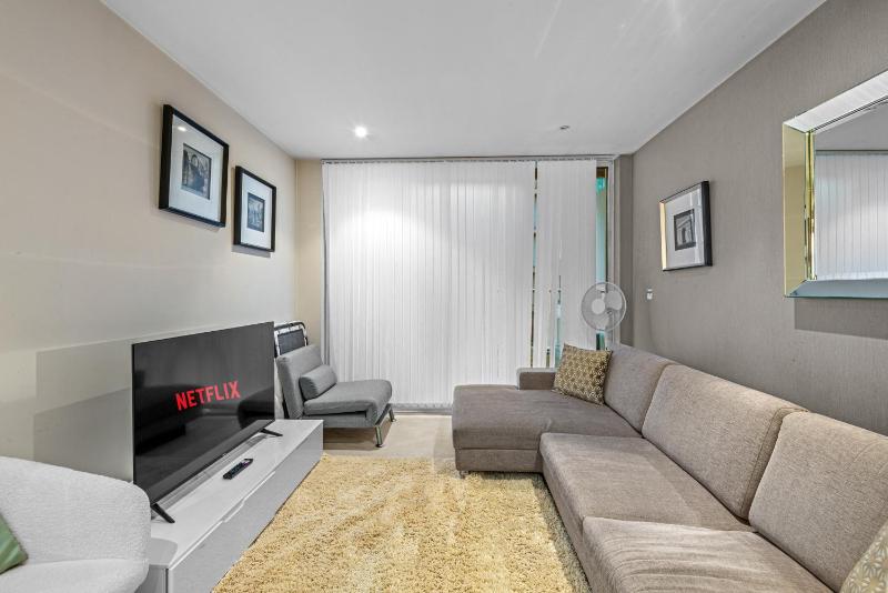 Цены на Londwell, Chelsea Living, Central Flat with Balcony в Лондоне