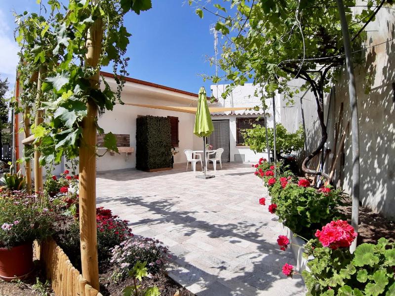 Il Melograno a Badesi - Accogliente casa con giardino