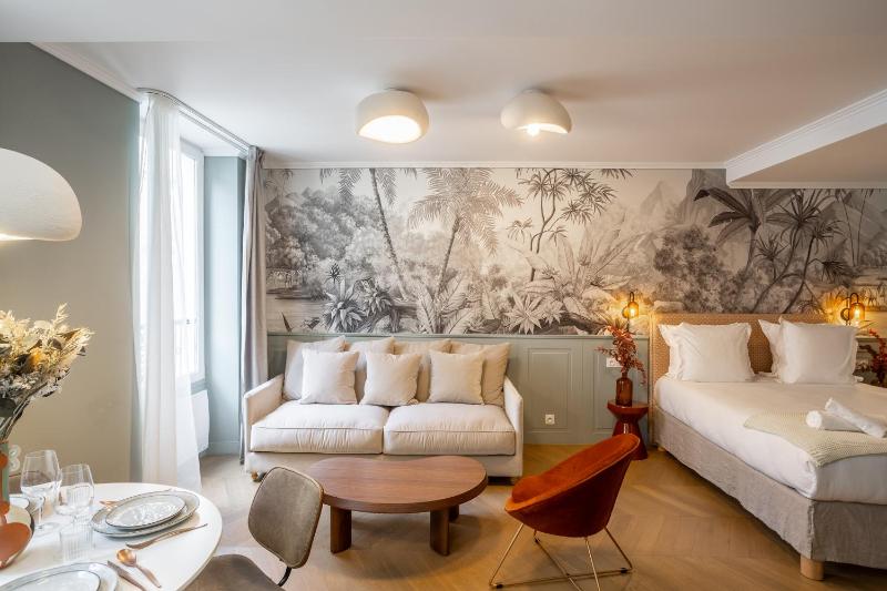 The Bella Suite Downtown Montmartre — отель с удобствами в Париже