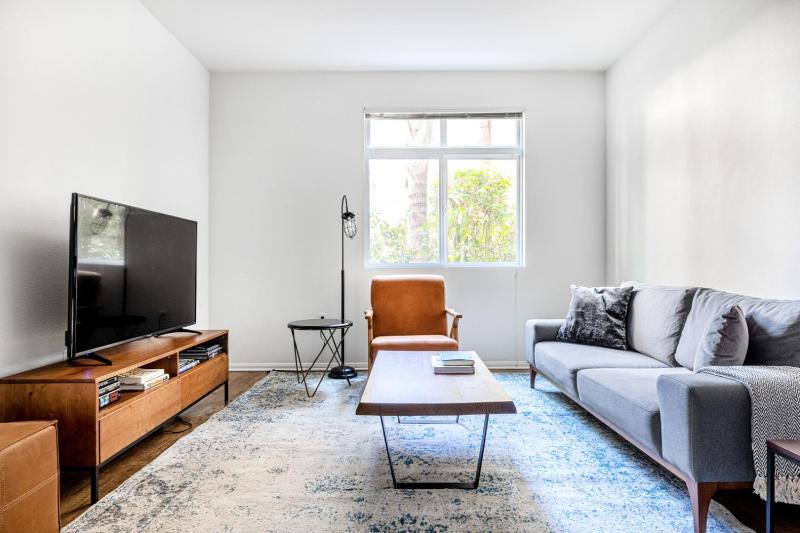 Цены на Playa del Rey 1BR w WD Gym Pool nr beach LAX-411 в Лос-Анджелесе