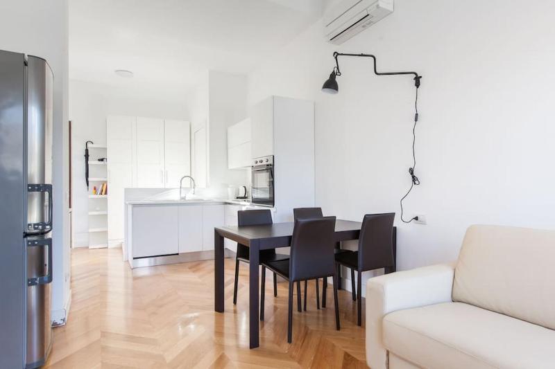 Studio apartment Duomo square — отель с удобствами в Милане
