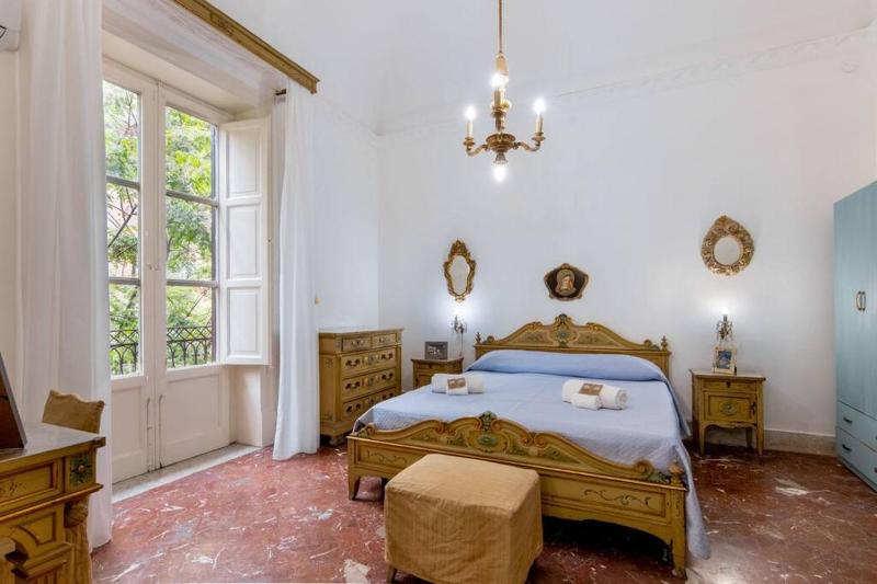 Politeama Charme House — отель в Палермо, Италия