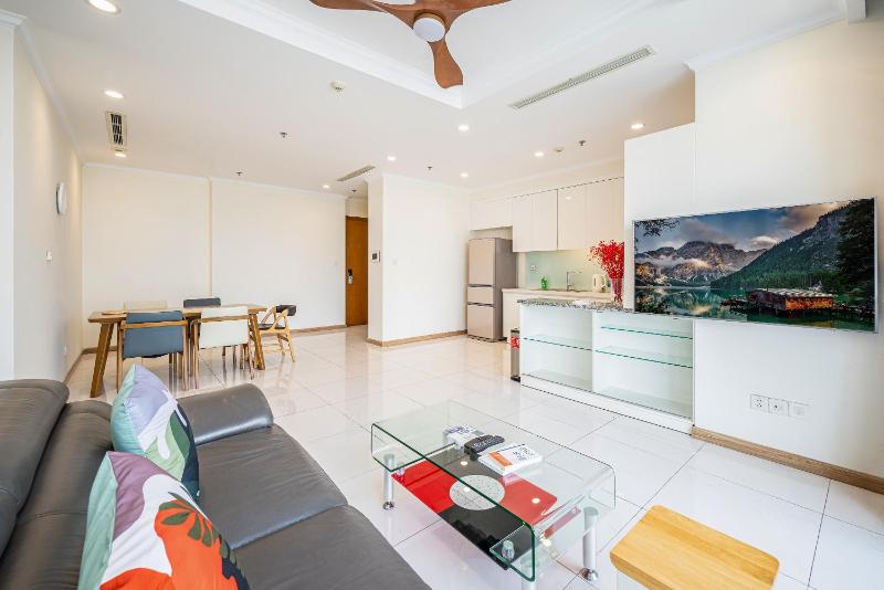 Spacious Simple 3BR AP a minute's walk LANDMARK 81 — отель с удобствами в Хошимине