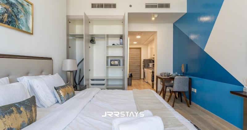 Urban Oasis in JVC - Studio City Views & Modern — комфортный отель в Дубае