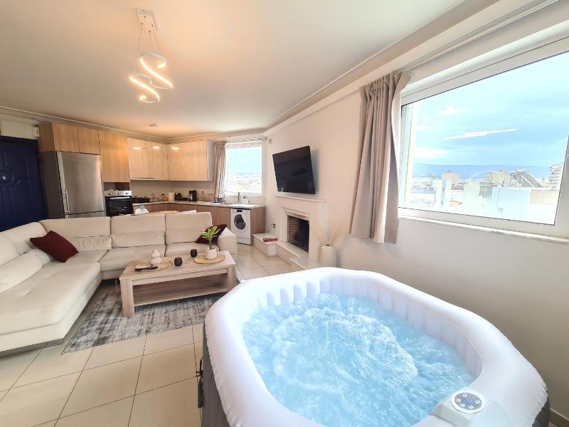 Sunny Home Private Jacuzzi Hydromassage, Fireplace, Acropolis & Lycabettus View, Underground Parking, 300m Metro Peristeri — забронировать отель в Афины