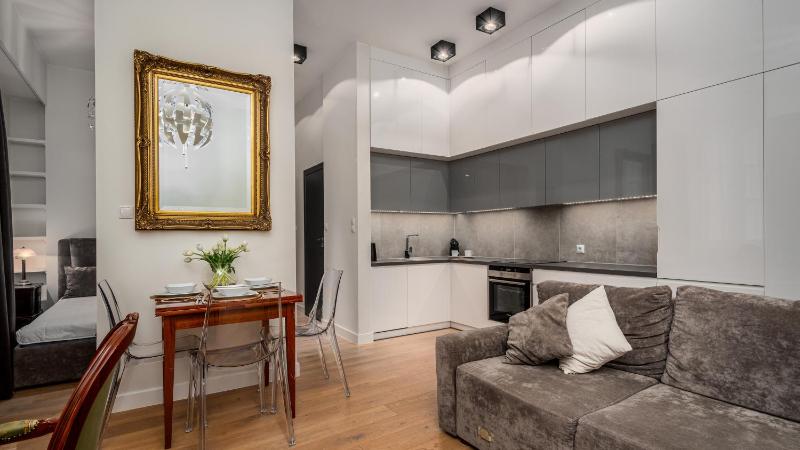 Цены на Apartamenty Sun & Snow Stare Miasto - Przy Barbakanie в Варшаве