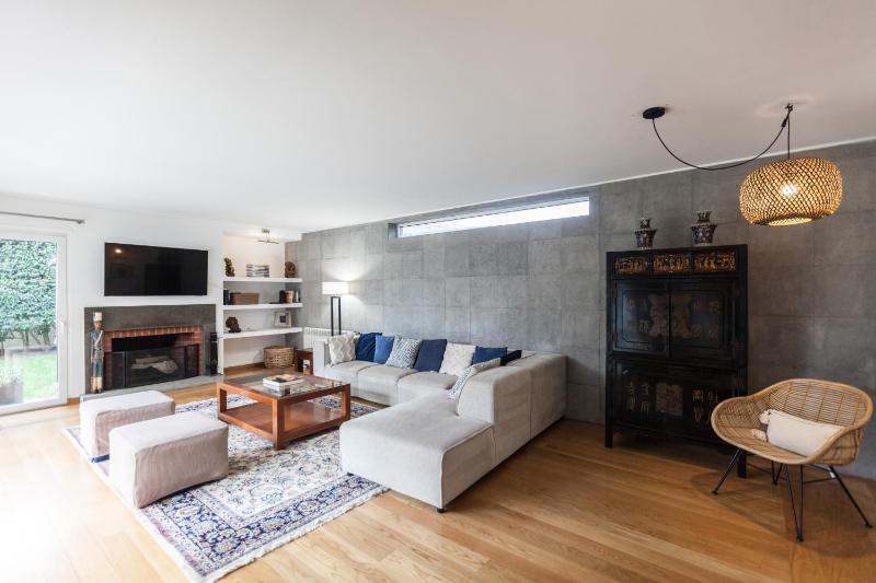 FLH Restelo Duplex with Garden & Parking — отель в Лиссабоне, Португалия