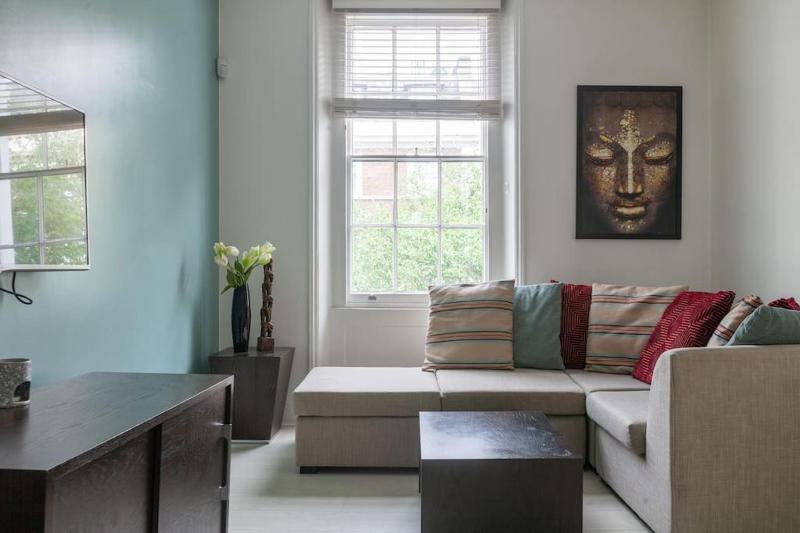 Charming 1 BR flat near Hyde Park — отель с удобным расположением в Лондоне