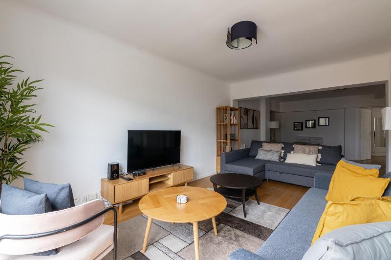 Цены на Luxurious 2 Bedroom Arc de Triomphe Grande Armee в Париже