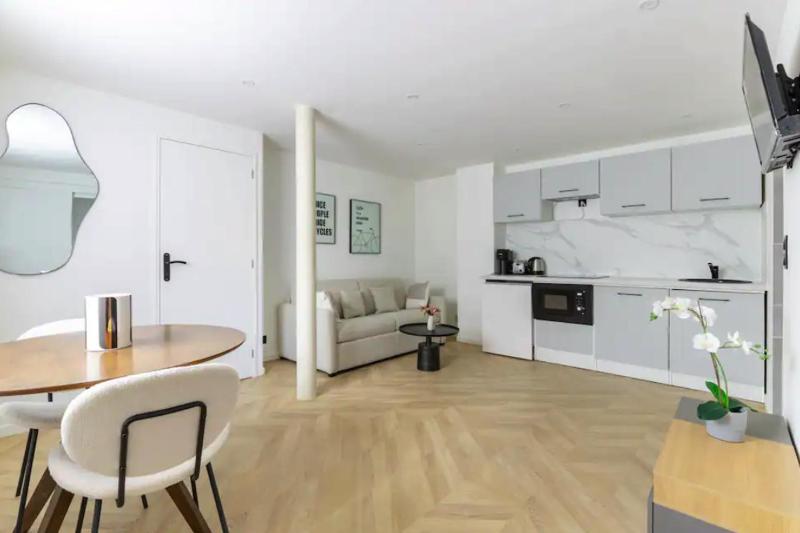 Chapelle/Ordener : Magnifique appartement 1BR/4P — отель с удобствами в Париже