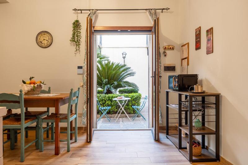 Palazzo dei Normanni Lovely Duplex x6 — забронировать отель в Палермо