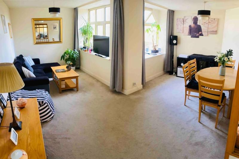 Beautiful 2 bed flat in Chelsea on King's Road — отель с удобным расположением в Лондоне