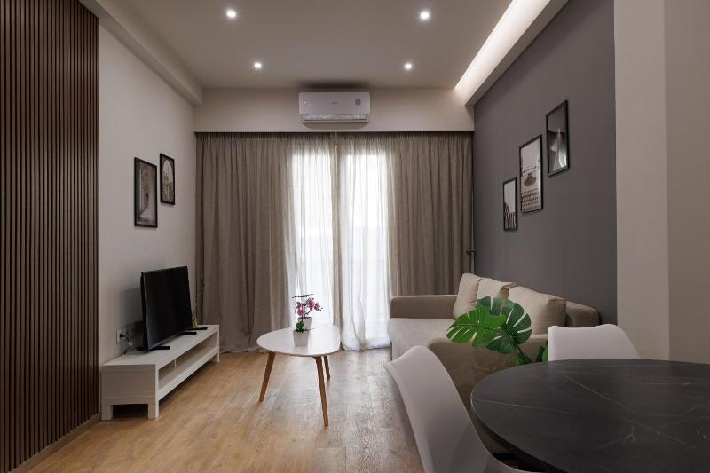 Chic and Renovated Retreat Steps from Metro Access — отель в Афины, Греция