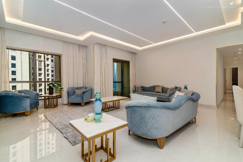 USMANS 4BDRM JBR Sadaf Next to Ritz Carlton Walk — отель в Дубае, Объединенные Арабские Эмираты