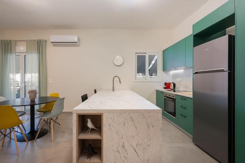 Prime 3-BR Exarcheia Abode — забронировать отель в Афины