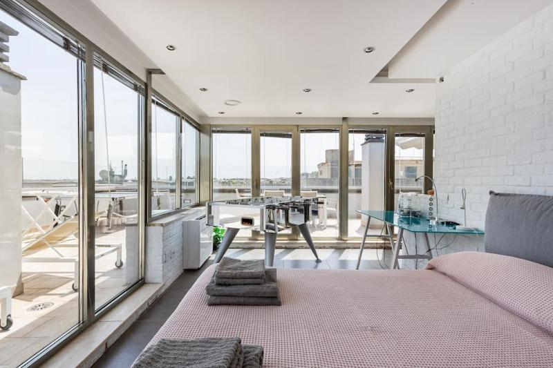 Trastevere Attic Raffaello's rooms — отель с удобствами в Риме