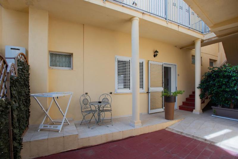 Le Rondini a Domus de Maria - Accogliente B&B Vicino al Mare