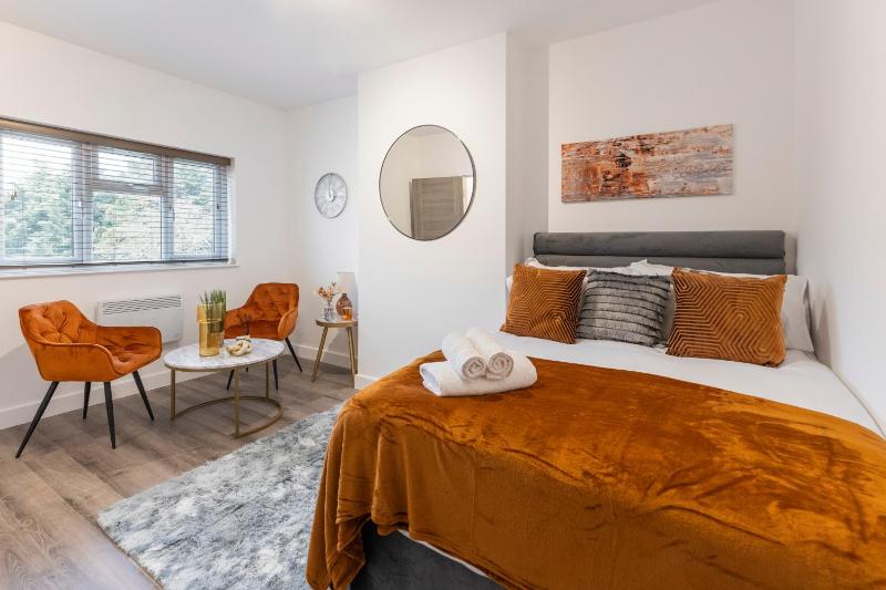 Beautiful-Cosy-King sized bed Flat 3 min walk to Tube Station — забронировать отель в Лондоне