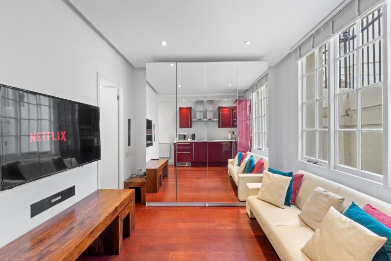Londwell, Sloane Square Gem, Private Terrace Suite — отель с удобствами в Лондоне