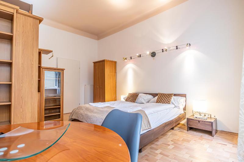 Cozy City Center Retreat 2BR Apt. Homelike Comfort — забронировать отель в вене