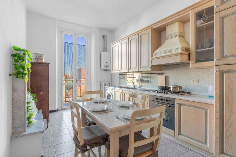 Цены на [15 min from Duomo] XXL House near METRO M3 в Милане