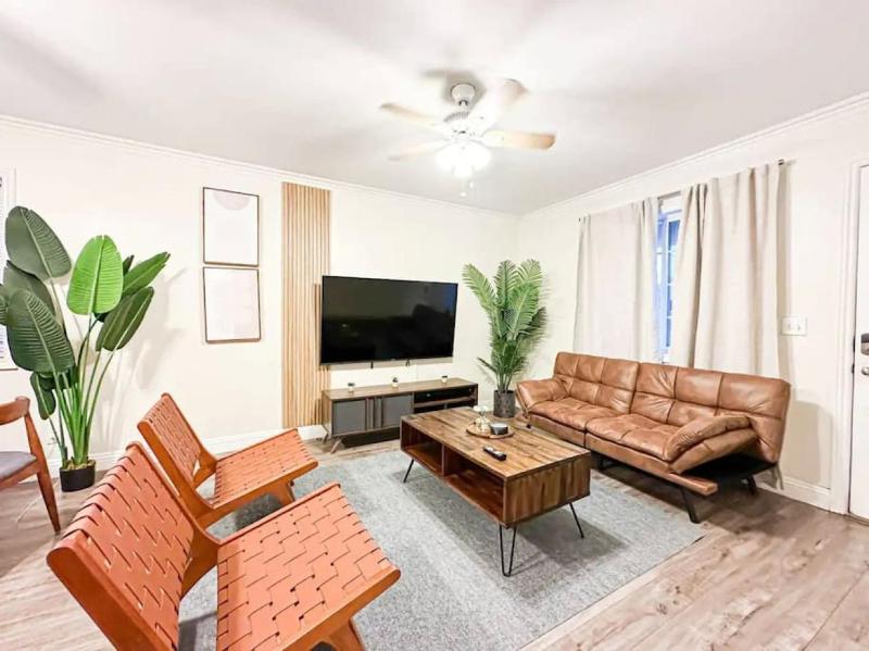 Stylish 4-BR Abode - ROG — отель с удобствами в Лос-Анджелесе