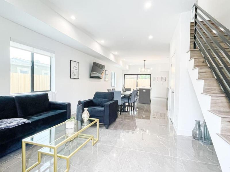 4BR L.A. Dream Home -CL1 — отель с удобным расположением в Лос-Анджелесе