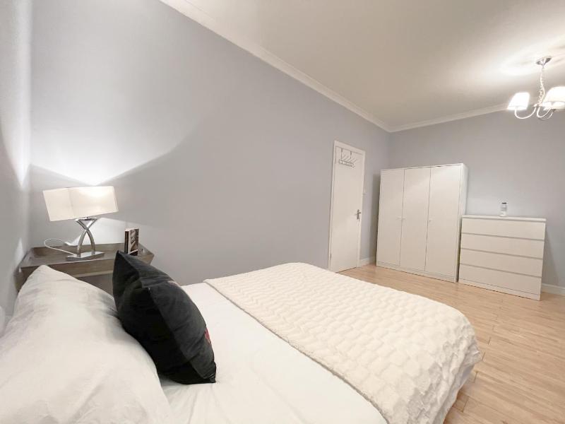 Цены на Double Room with private bathroom in a Shared flat in ZONE 1 !!! в Лондоне