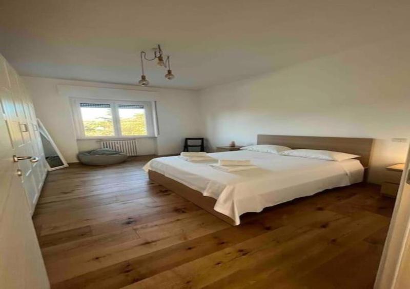 Marche Apartment — забронировать отель в Милане