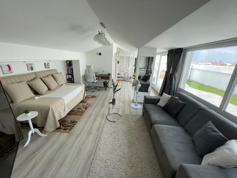 Цены на Appartamento con ampia terrazza e vista su Milano в Милане