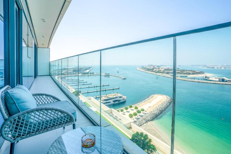 HomesGetaway - Elegant 2BR in Beach Vista Tower 1 — отель с удобствами в Дубае