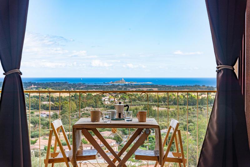 Ginestre38 a Pula - Panoramico appartamento vista mare