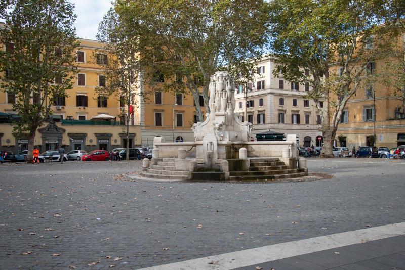 Piazza Testaccio Home appartamento E 1 accogliente con vista piazza Testaccio — отель с удобствами в Риме