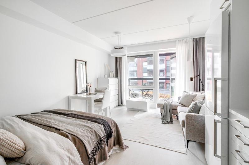 Studio apartment, free street parking with parking disc, bus stop 200m — комфортный отель в Хельсинки