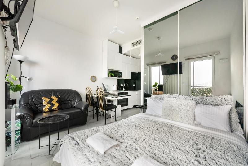 Цены на Wola Chic Luxury Studio в Варшаве