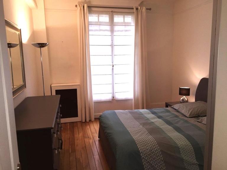 Цены на Appartement 2 pieces a PARIS Ecole Militaire Champ de Mars Tour Eiffel в Париже